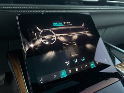 2025 Cadillac ESCALADE thumbnail 38