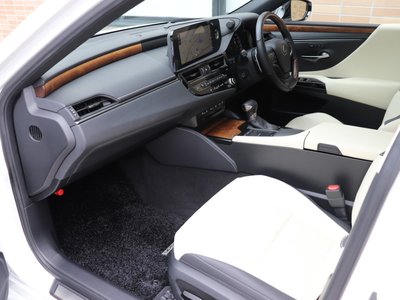 2021 Lexus ES — миниатюра 12