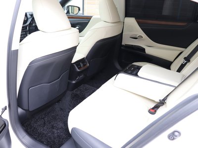 2021 Lexus ES — миниатюра 5