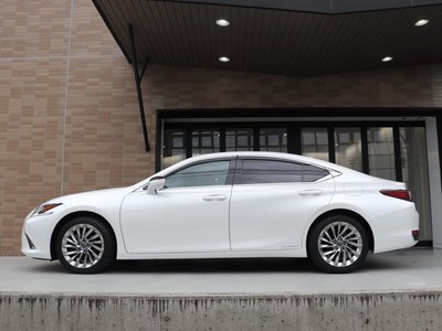 2021 Lexus ES — миниатюра 8