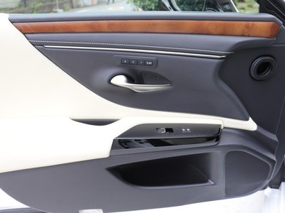 2021 Lexus ES — миниатюра 49