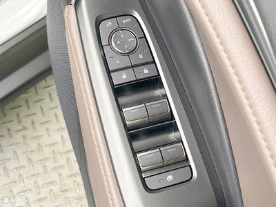 صورة 37 لـ 2024 Lexus LBX