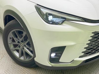 صورة 12 لـ 2024 Lexus LBX