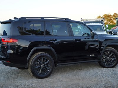 2025 Toyota LAND CRUISER 300 — фото 10