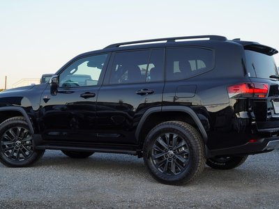 2025 Toyota LAND CRUISER 300 — фото 12