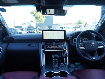 2025 Toyota LAND CRUISER 300 — фото 20