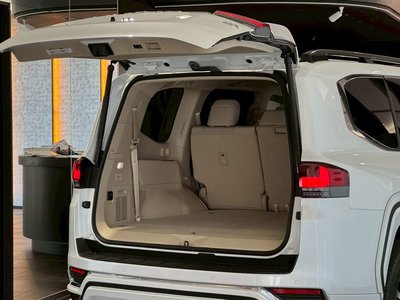 2025 Toyota LAND CRUISER 300 — миниатюра 38