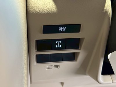 2025 Toyota LAND CRUISER 300 — миниатюра 4