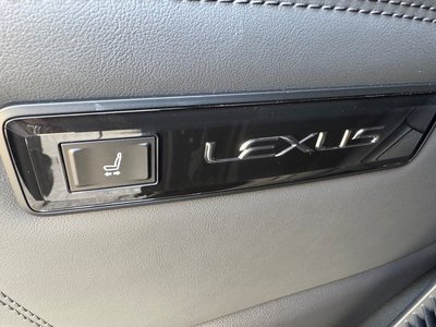 2024 Lexus LM photo 30