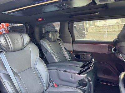 2024 Lexus LM photo 38