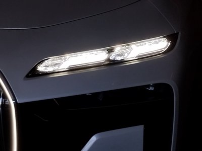 2025 BMW I7 thumbnail 17