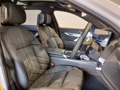 2025 BMW I7 thumbnail 40