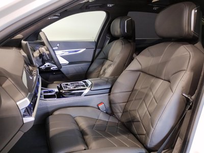 2025 BMW I7 thumbnail 39
