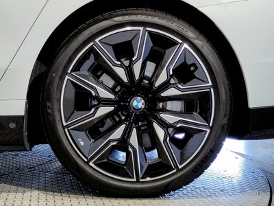 2025 BMW I7 thumbnail 32