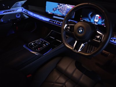2025 BMW I7 thumbnail 18