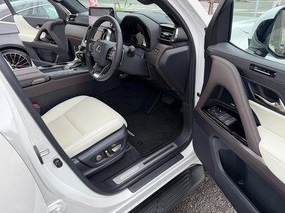 2024 Lexus LX photo 13