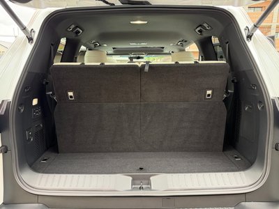 2024 Lexus LX thumbnail 35