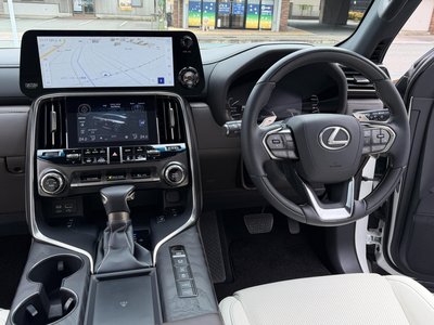 2024 Lexus LX thumbnail 27