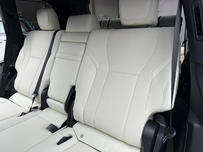 2024 Lexus LX thumbnail 33