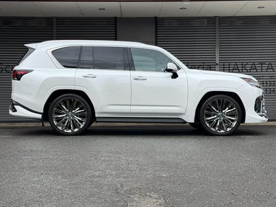 2024 Lexus LX photo 4