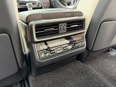 2024 Lexus LX thumbnail 32