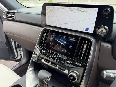 2024 Lexus LX thumbnail 18