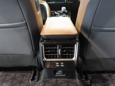 2025 Toyota CROWN ESTATE thumbnail 33