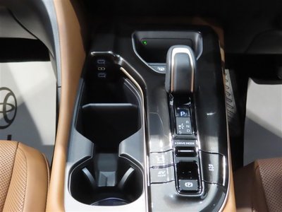 2025 Toyota CROWN ESTATE photo 10