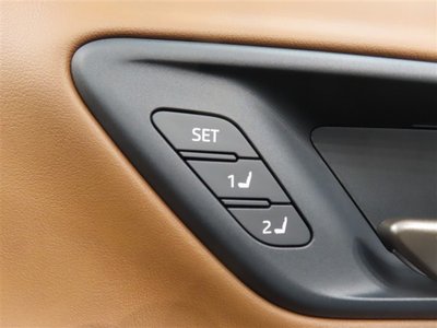 2025 Toyota CROWN ESTATE photo 12