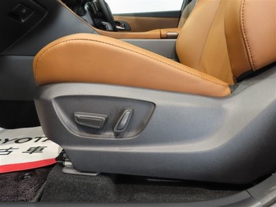 2025 Toyota CROWN ESTATE photo 14