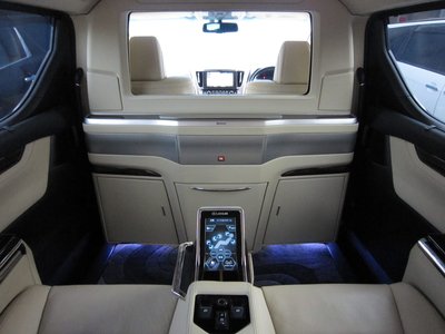 صورة 48 لـ 2017 Toyota ALPHARD