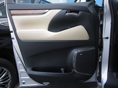 صورة 37 لـ 2017 Toyota ALPHARD
