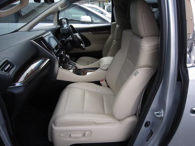 صورة 56 لـ 2017 Toyota ALPHARD