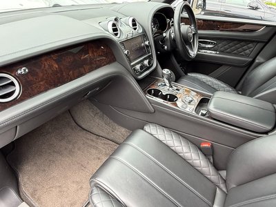 صورة مصغرة 18 لـ 2017 Bentley BENTAYGA