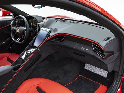 صورة 10 لـ 2021 Ferrari ROMA