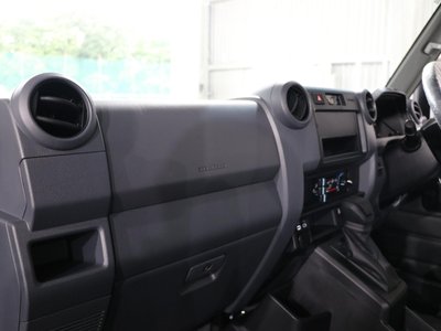 2025 Toyota LAND CRUISER 70 thumbnail 42