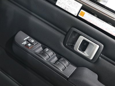 2025 Toyota LAND CRUISER 70 thumbnail 31