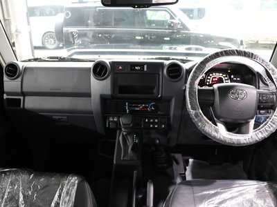 2025 Toyota LAND CRUISER 70 thumbnail 25