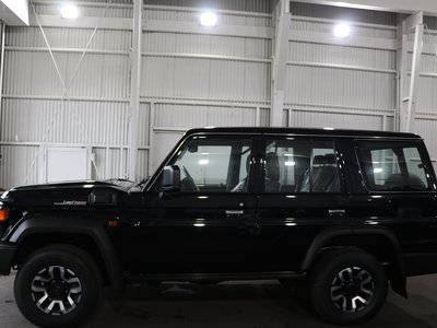 2025 Toyota LAND CRUISER 70 photo 4
