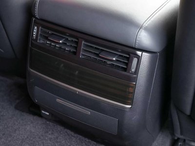 2018 Lexus LX thumbnail 29