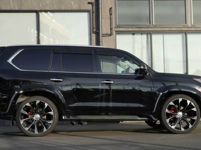 2018 Lexus LX photo 9