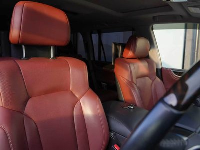 2018 Lexus LX thumbnail 36