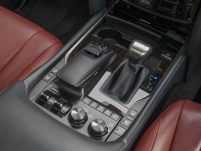 2018 Lexus LX thumbnail 26