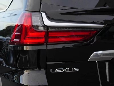 2018 Lexus LX photo 13