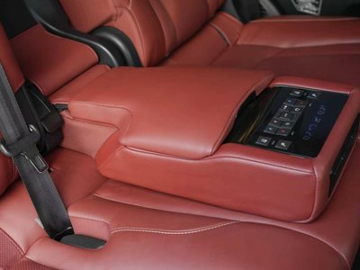 2018 Lexus LX thumbnail 38