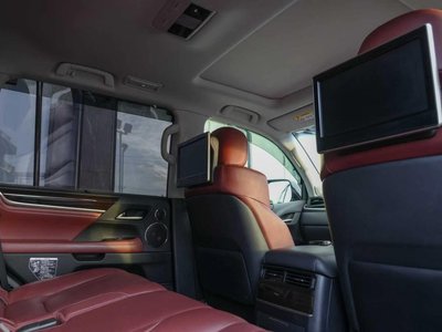 2018 Lexus LX thumbnail 31