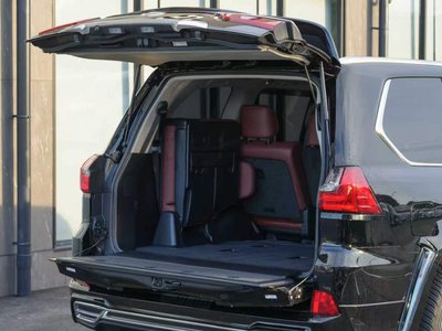 2018 Lexus LX thumbnail 34