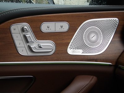 2025 Mercedes-BENZ GLS photo 3