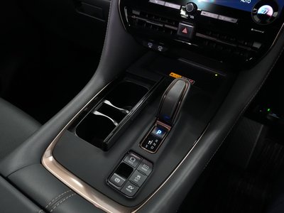 صورة 64 لـ 2023 Toyota ALPHARD