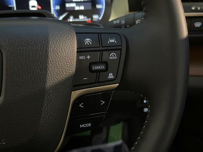2025 Toyota CROWN ESTATE photo 5